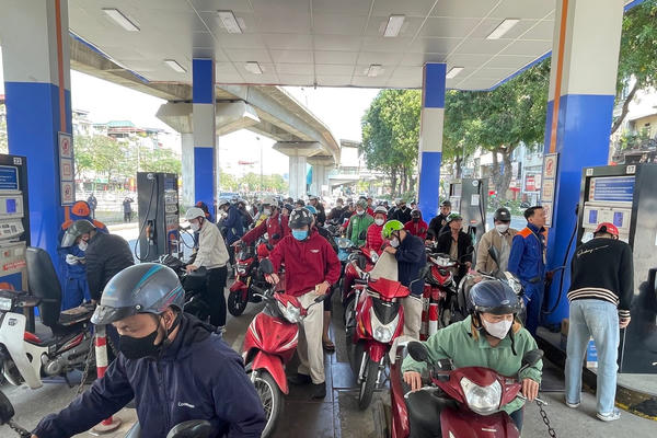 Giá xăng dầu tăng mạnh từ 23h ngày 19/3, RON 95 vượt 30.000 đồng/lít