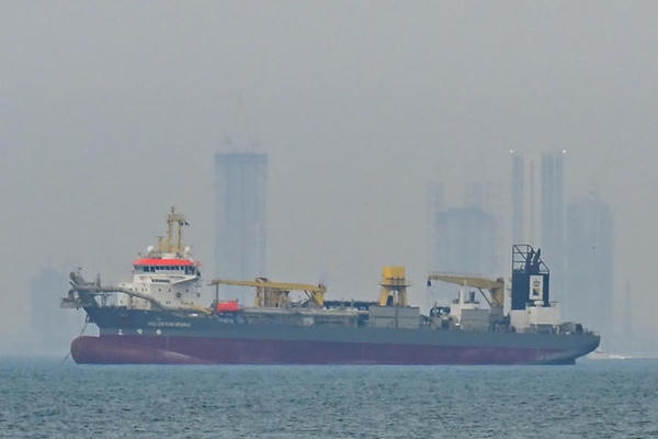 Xung đột tại Trung Đông: Iran thắt chặt kiểm soát tàu qua eo biển Hormuz