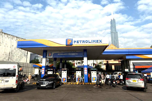 Công an TP Hồ Chí Minh tuyên truyền ngăn tích trữ xăng dầu