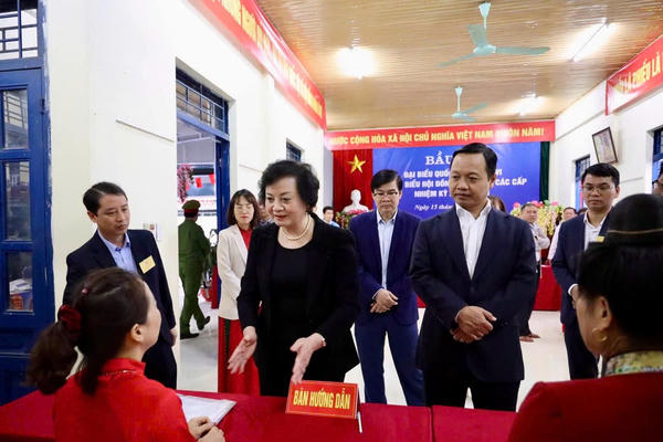 Phó Thủ tướng Phạm Thị Thanh Trà kiểm tra công tác chuẩn bị bầu cử tại tỉnh Điện Biên