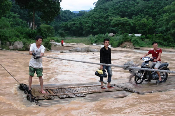 Hàng nghìn nhân khẩu mong mỏi một cây cầu