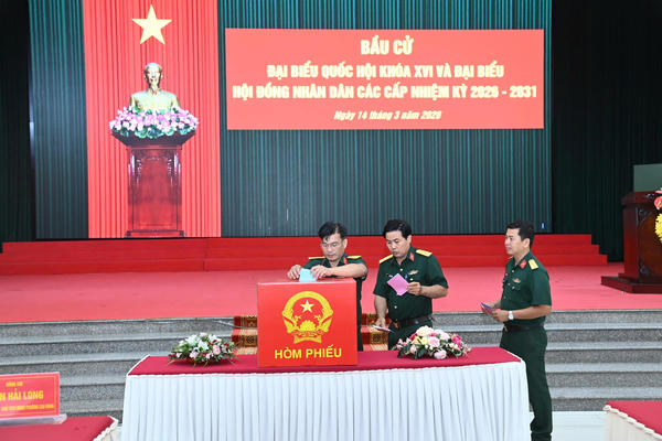 Lực lượng vũ trang Cần Thơ bầu cử sớm