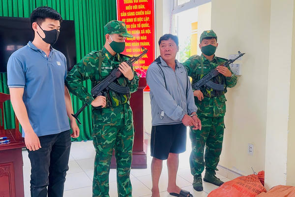 Quảng Ngãi: Bắt quả tang đối tượng vận chuyển gần 100kg thuốc nổ ở đặc khu Lý Sơn