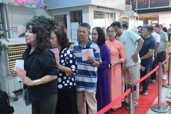 TP Hồ Chí Minh: Cử tri đi bầu cử tại hơn 5.000 khu vực bỏ phiếu