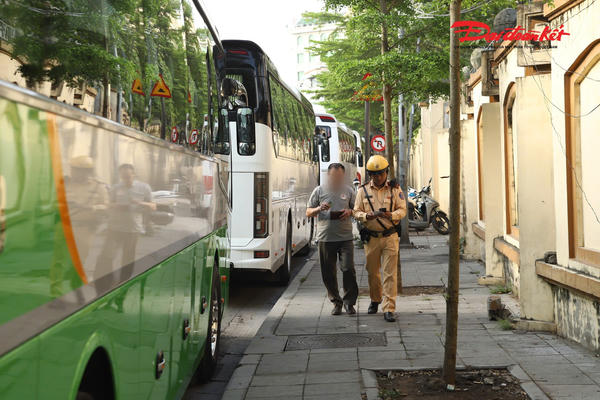 Hà Nội: Xử lý xe khách dừng đỗ chờ giờ vào nội đô sai quy định Hà Nội: Xử lý xe khách dừng đỗ chờ giờ vào nội đô sai quy định
