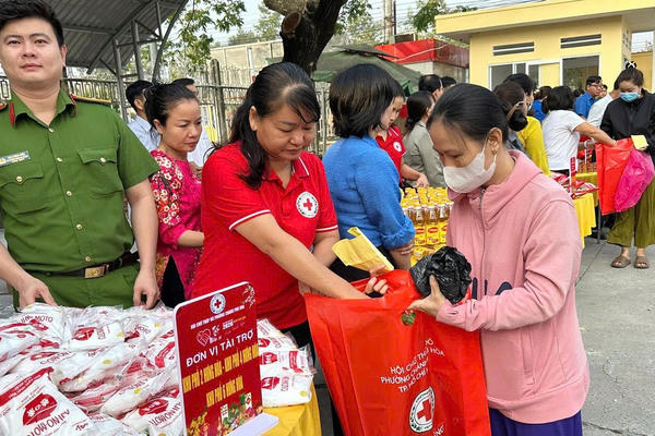 Vận động gần 897 tỷ đồng hỗ trợ người yếu thế