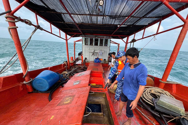 Xử lý nghiêm hành vi buôn lậu, vận chuyển trái phép xăng dầu qua biên giới