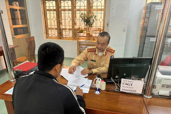 Lào Cai: Xử phạt 19 triệu đồng, trừ 4 điểm giấy phép lái xe tài xế đi ngược chiều