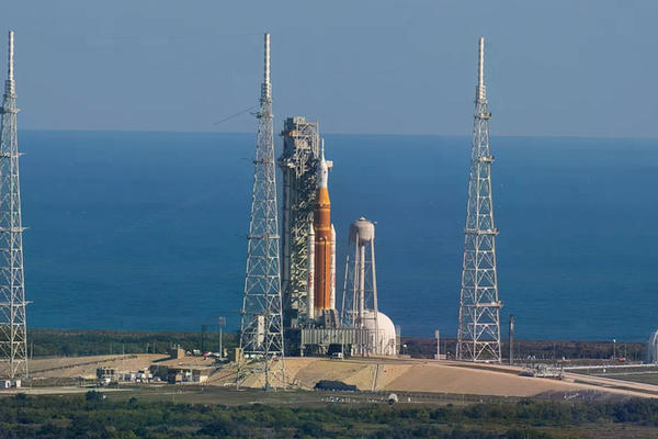 NASA sẵn sàng cho sứ mệnh bay có người lái quanh Mặt Trăng