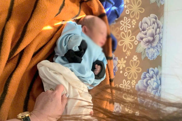 Gia Lai: Bé gái sơ sinh bị bỏ rơi trong rẫy cà phê 