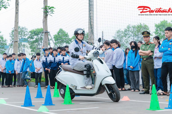 Hà Nội trang bị kỹ năng lái xe an toàn cho 500 học sinh