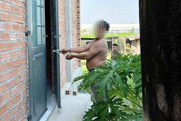 Tự tay bắt trộm đột nhập vào nhà trong đêm rồi báo Công an