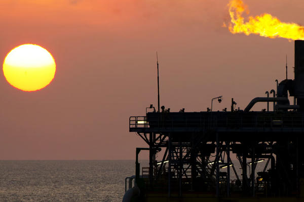 Nguồn cung năng lượng toàn cầu: Bấp bênh tại điểm nghẽn Trung Đông