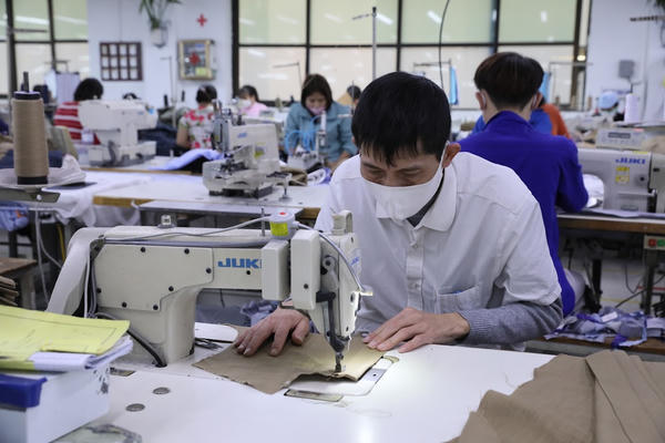 Dệt may nỗ lực vượt khó