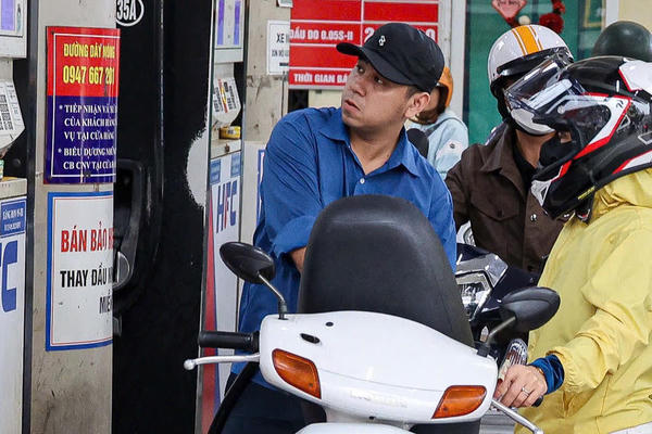 Giá xăng dầu giảm mạnh