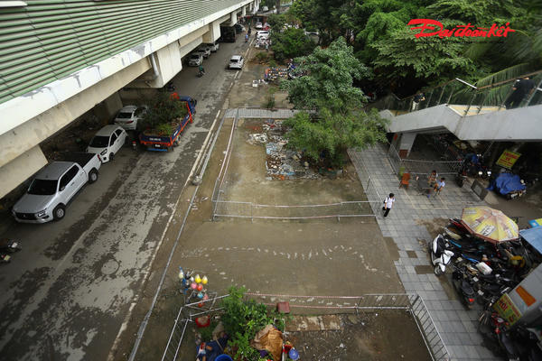 Giải tỏa hàng loạt bãi xe tự phát “bủa vây” metro Cát Linh - Hà Đông Giải tỏa hàng loạt bãi xe tự phát “bủa vây” metro Cát Linh - Hà Đông