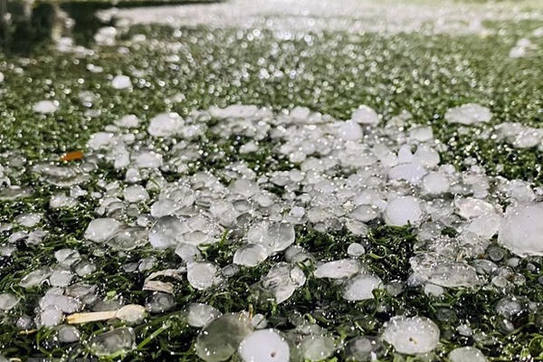 Dông mạnh kèm theo mưa đá ở miền Bắc trong những ngày qua có bất thường?