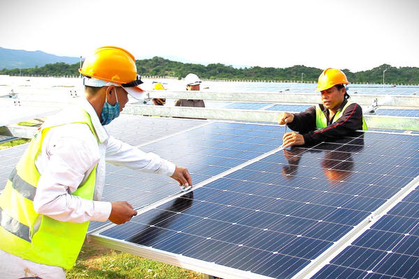 Thủ tướng chỉ thị tăng cường tiết kiệm điện và phát triển điện mặt trời mái nhà