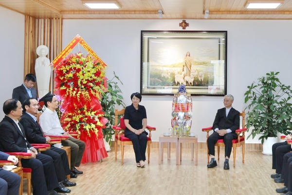 Chủ tịch Mặt trận tỉnh Lâm Đồng thăm, chúc mừng Tòa Giám mục Đà Lạt nhân Lễ Phục sinh 2026