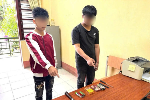 Lào Cai: Đồng loạt kiểm tra, phát hiện học sinh mang vật nhọn nguy hiểm đến trường