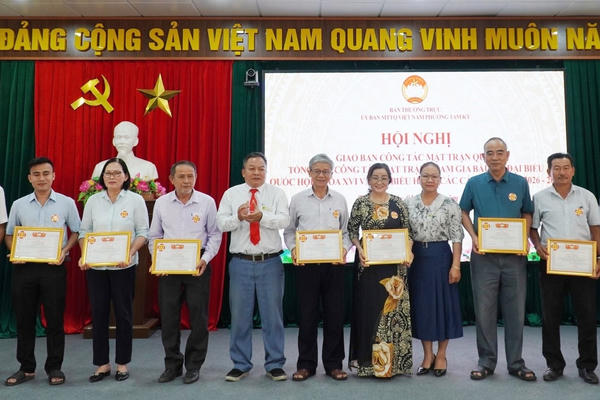 Đà Nẵng: Mặt trận phường Tam Kỳ khen thưởng 30 điển hình bầu cử