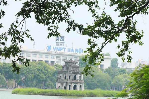 Thủ đô Hà Nội sáng sớm có mưa rào và dông rải rác, chiều hửng nắng