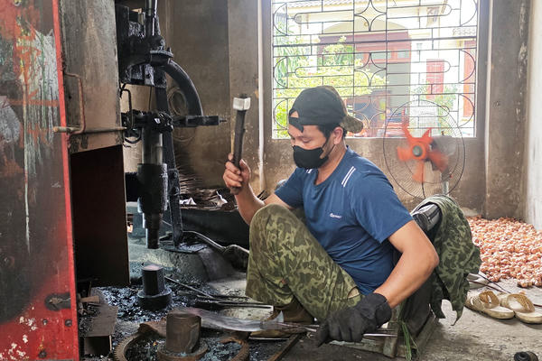 Tháo gỡ cho làng rèn truyền thống - Bài cuối: Chuyện không của riêng làng rèn Tiến Lộc