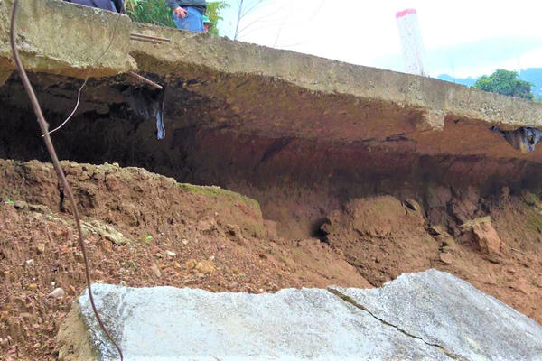 Đà Nẵng: Khảo sát điểm sạt lở nguy hiểm trên tuyến đường ĐH4.NG