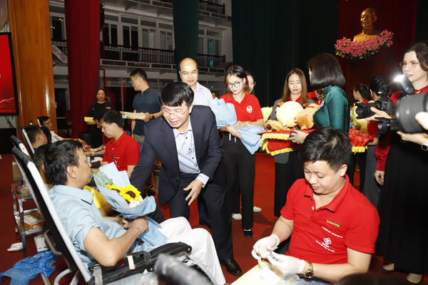 Thái Nguyên: Tiếp nhận 963 đơn vị máu nhân kỷ niệm “Ngày toàn dân hiến máu tình nguyện” Thái Nguyên: Tiếp nhận 963 đơn vị máu nhân kỷ niệm “Ngày toàn dân hiến máu tình nguyện”