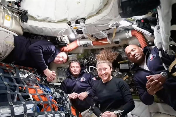 Bứt phá khỏi quỹ đạo Trái Đất, phi hành đoàn Artemis II thẳng tiến tới Mặt Trăng