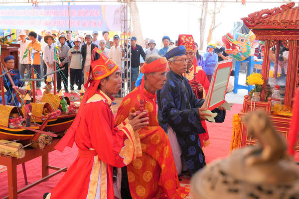 Quảng Ngãi: Thiêng liêng lễ khao lề thế lính Hoàng Sa