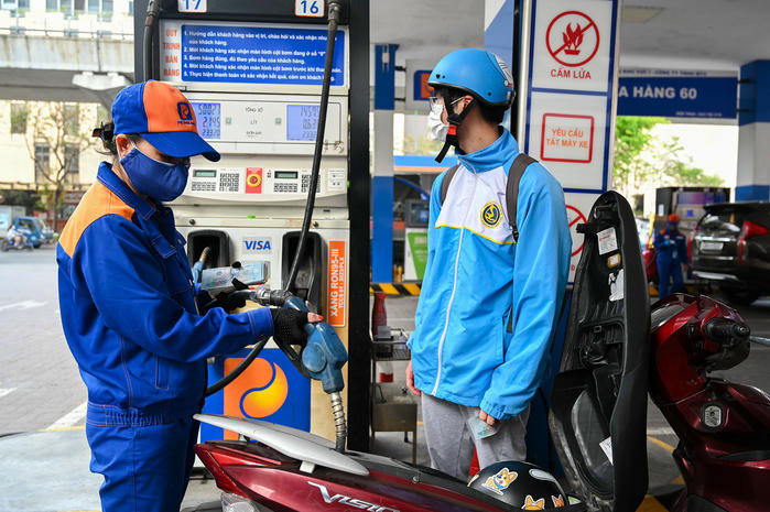 Giá xăng, dầu trong nước đồng loạt tăng