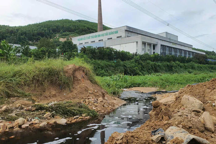 Đà Nẵng: Yêu cầu xử lý vụ chôn lấp rác thải trái phép
