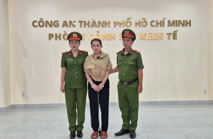 Ngân 98 bị bắt vì cáo buộc sản xuất, buôn bán hàng giả là thực phẩm