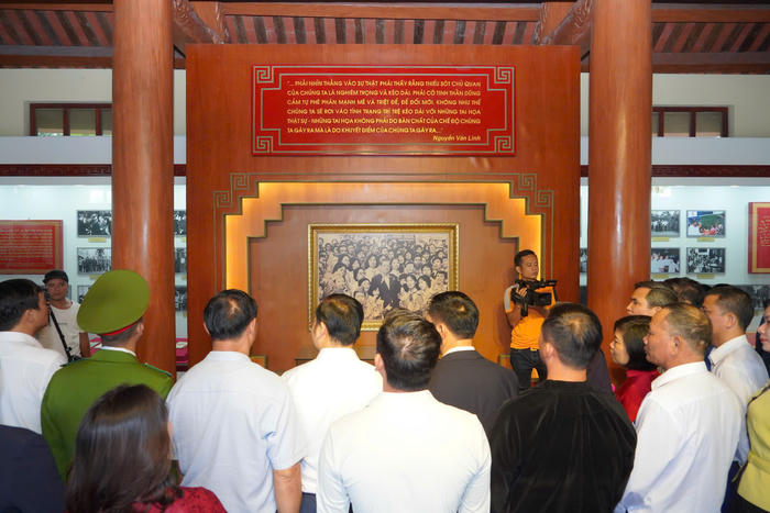 Hưng Yên: Tưởng nhớ thân mẫu Chủ tịch Hồ Chí Minh, cố Tổng Bí thư Nguyễn Văn Linh, Trung tướng Nguyễn Bình Hưng Yên: Tưởng nhớ thân mẫu Chủ tịch Hồ Chí Minh, cố Tổng Bí thư Nguyễn Văn Linh, Trung tướng Nguyễn Bình