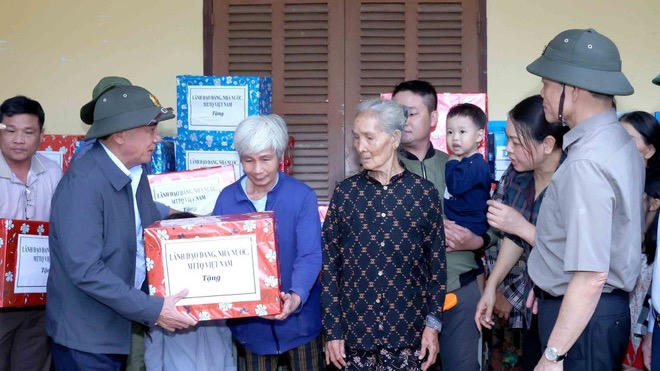 Thường trực Ban Bí thư chỉ đạo khắc phục hậu quả mưa lũ tại tỉnh Khánh Hòa