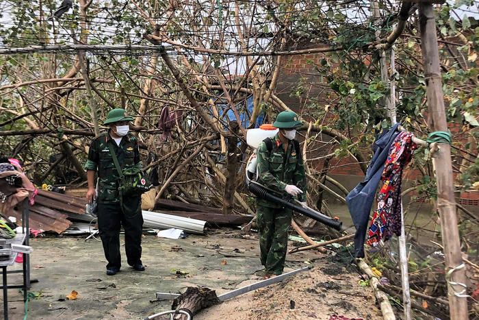 Miền Trung: Tập trung chống dịch bệnh sau lũ