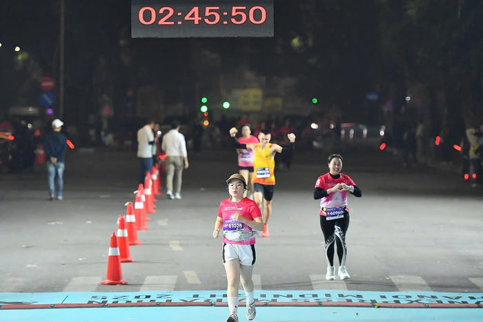 Kỷ lục marathon 42 km và giá trị tinh thần đoàn kết 