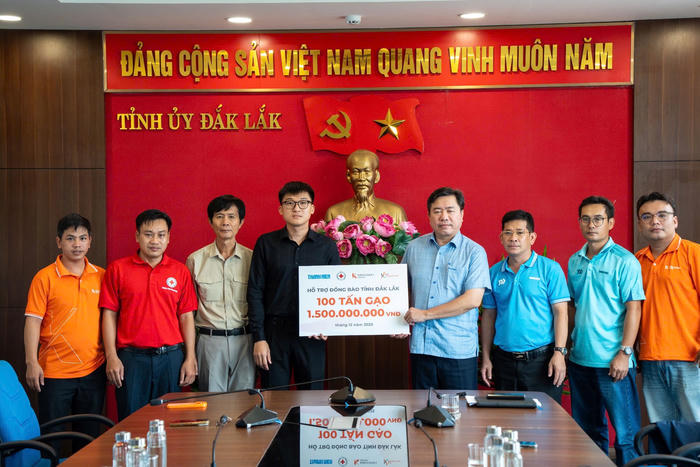 Hội Chữ thập đỏ TP Hồ Chí Minh phối hợp đem "hơi ấm" tới bà con vùng lũ lụt