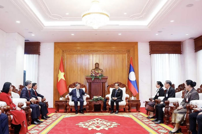 Tổng Bí thư Tô Lâm thăm, chúc sức khỏe các nguyên lãnh đạo Lào Tổng Bí thư Tô Lâm thăm, chúc sức khỏe các nguyên lãnh đạo Lào