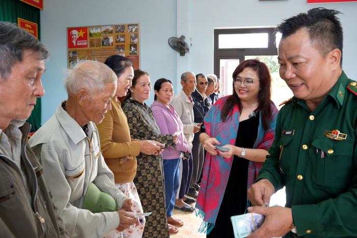 180 triệu đồng: "Nghĩa tình xa quê gửi về vùng lũ Đắk Lắk”