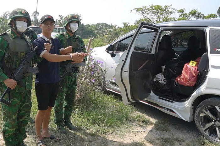 Tài xế chở 3.000 gói thuốc lá lậu bị bắt