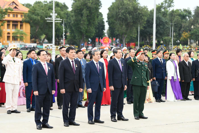 Đại biểu điển hình toàn quốc học tập và làm theo tư tưởng, đạo đức, phong cách Hồ Chí Minh báo công dâng Bác