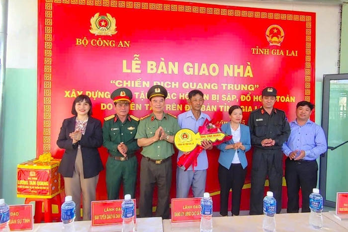Gia Lai: Bàn giao 4 căn nhà trong “Chiến dịch Quang Trung” 
