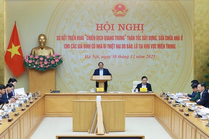 Thủ tướng chủ trì Hội nghị sơ kết triển khai xây nhà cho người dân bị thiệt hại do bão lũ