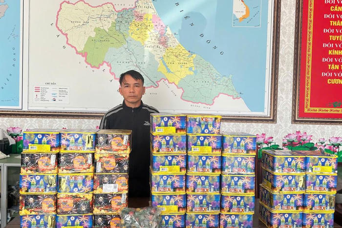 Hà Tĩnh: Bắt giữ đối tượng tàng trữ, buôn bán gần 70 kg pháo hoa nổ