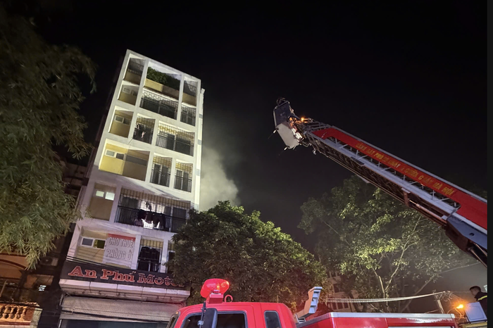 Cháy nhà nghỉ ở Hà Nội, giải cứu an toàn 7 người, tạm giữ 1 nghi phạm