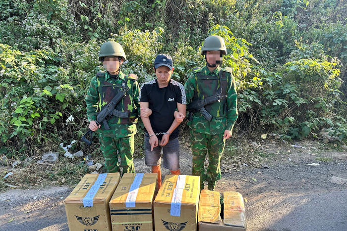 Quảng Trị: Bắt quả tang đối tượng vận chuyển pháo lậu trên xe đầu kéo