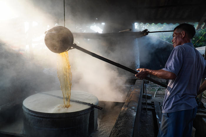 Làng nghề mật mía Lâm Thành vào vụ Tết