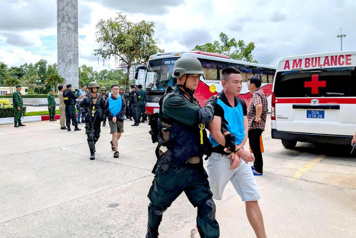 Triệt phá nhiều nhóm lừa đảo “việc nhẹ lương cao”